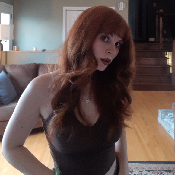 Meet your Posher, Ashley Ann - Picture 1 of 2